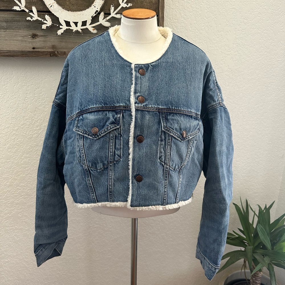 Anthropologie Denimist Blue Denim Cropped Boxy Jacket with Sherpa lining size L